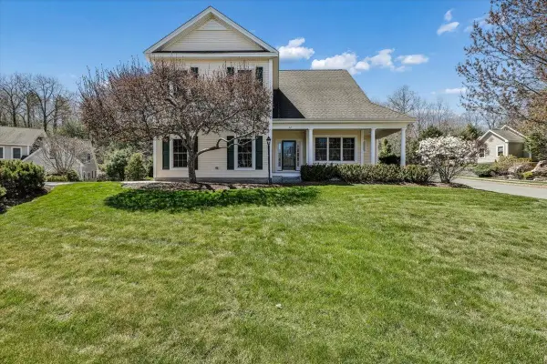 32 White Pine Lane, Manchester, NH 03102
