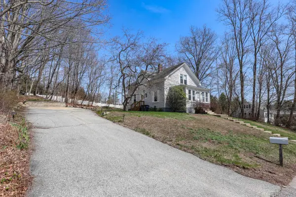 32 Turnpike Street, Pembroke, NH 03275