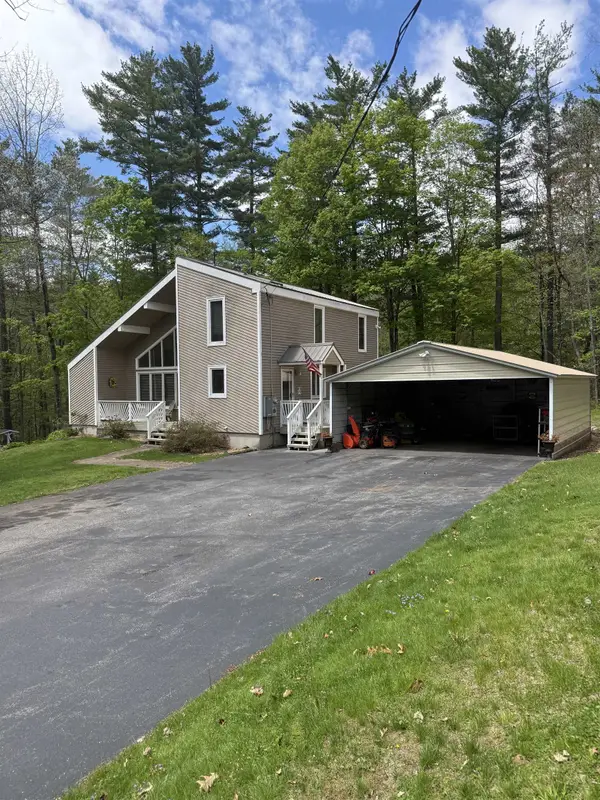 13 Country Road, Hampstead, NH 03826