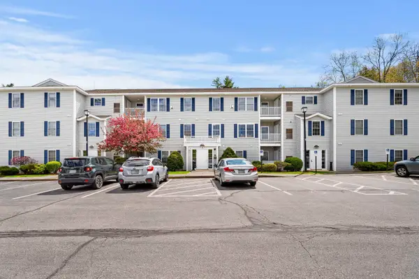 4 Crestview Circle #100, Londonderry, NH 03053