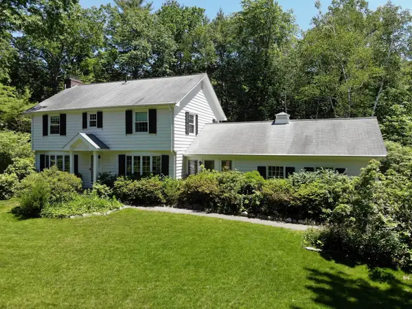 16 Marlowe Road, Nashua, NH 03062