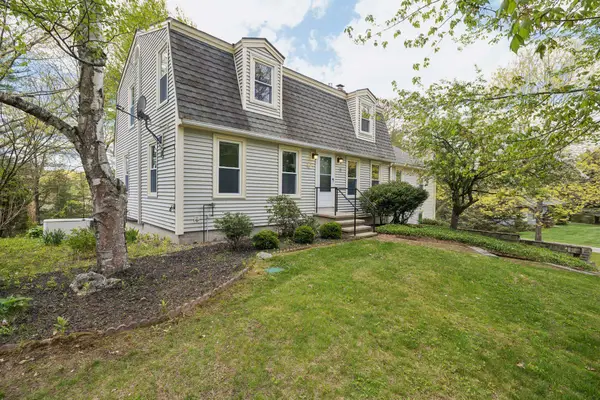 8 Queens Way, Merrimack, NH 03054