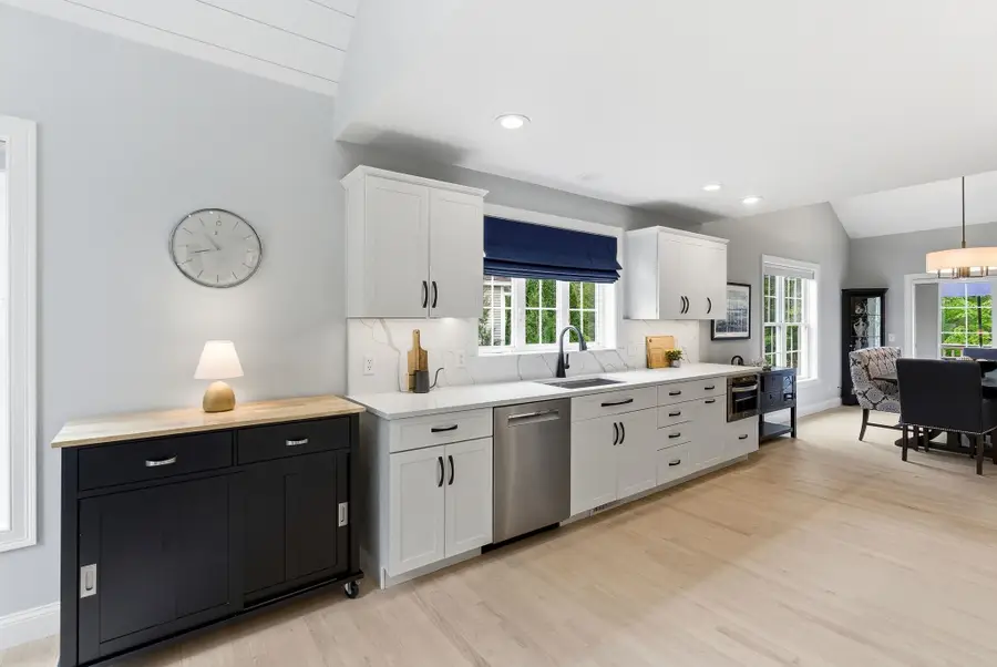 28 Greenvale Drive, Stratham, NH 03885 - #2