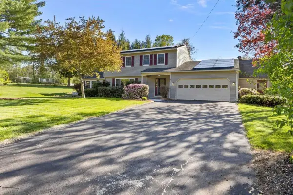 67 Pinecrest Circle, Williston, VT 05495