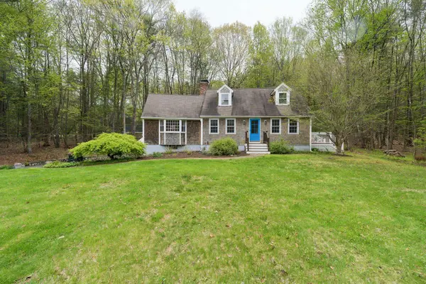 12 Hemlock Road, Kensington, NH 03833