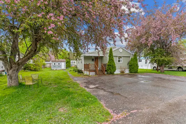 53 Hilton Avenue, Exeter, NH 03833-4131