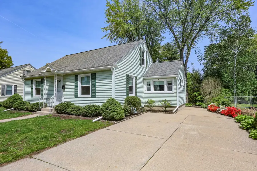 8 Burnham Avenue, Nashua, NH 03064 - #3