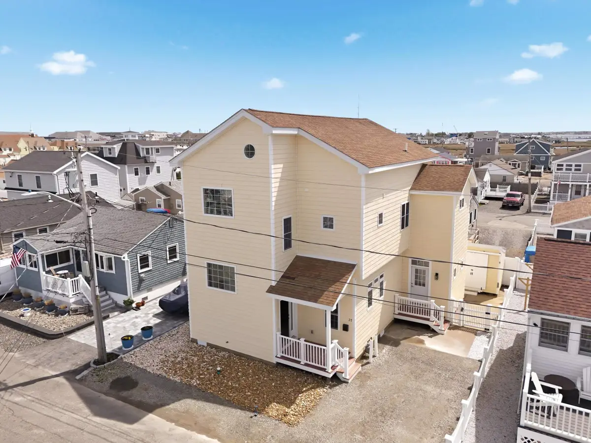 27 Bittersweet Lane, Hampton, NH 03842 - #1