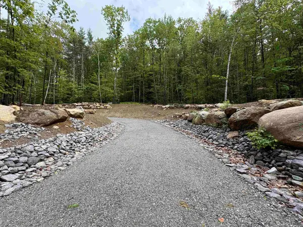 21-2 Leach Hill Road, Goffstown, NH 03045