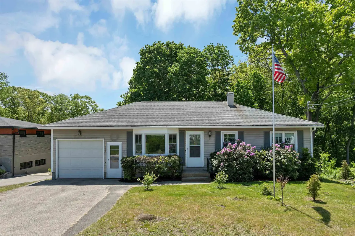 625 Coolidge Avenue, Manchester, NH 03102 - #1