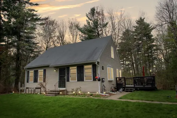 30 Stone Post Circle, Raymond, NH 03077