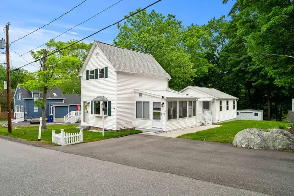 8 Maplewood Avenue, Goffstown, NH 03045