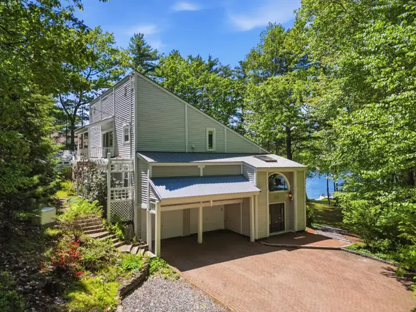 22 Hemlock Circle, Sandown, NH 03873