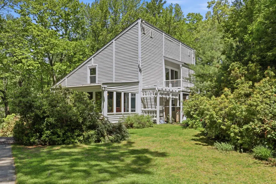22 Hemlock Circle, Sandown, NH 03873 - #3