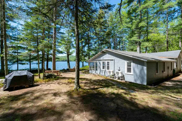 33 Oak Avenue, Effingham, NH 03882