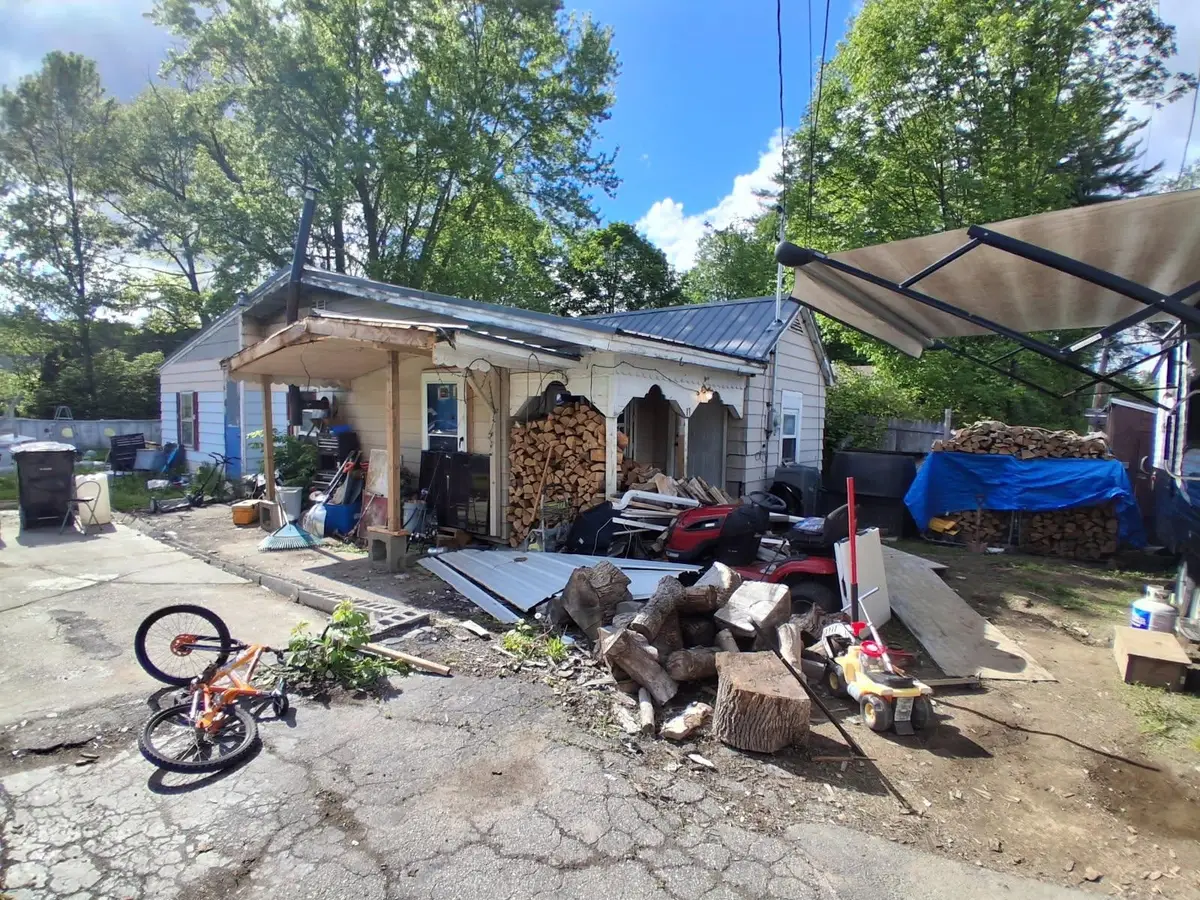 17 Pawtucket Avenue, Claremont, NH 03743 - #1