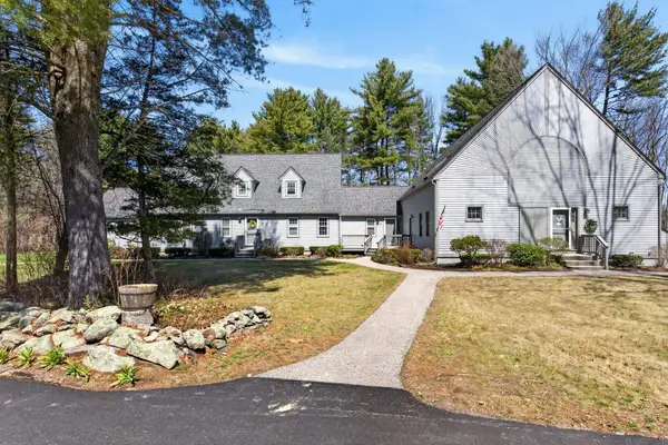 99 Glengarry Drive, Stratham, NH 03885