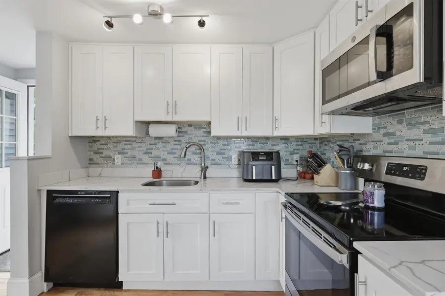 27 Fairview Street, Goffstown, NH 03045 - #3