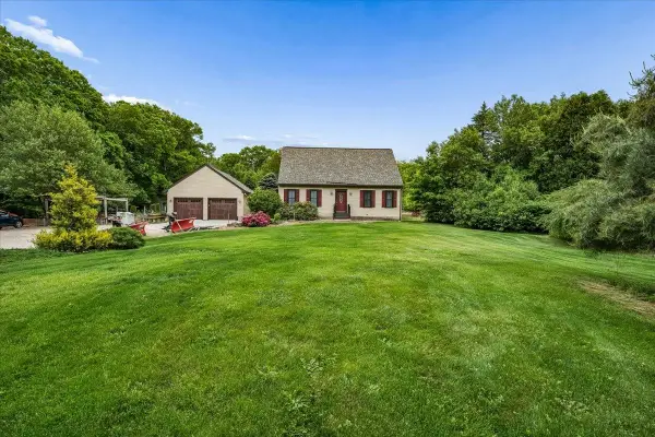 240 Sandown Road, Chester, NH 03036