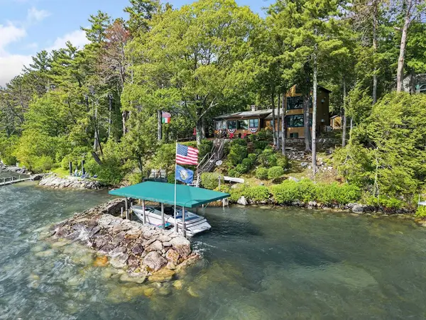 122 Broadside Road, Wolfeboro, NH 03894