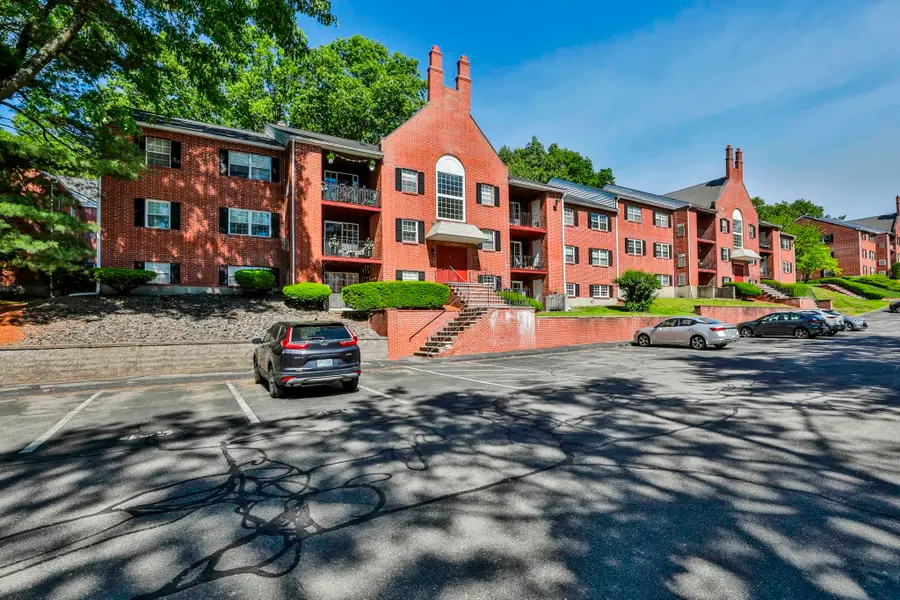 4 Louisburg Square #6, Nashua, NH 03060 - #3