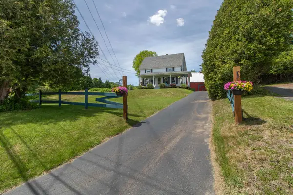 736 Pleasant Street, Newport City, VT 05855