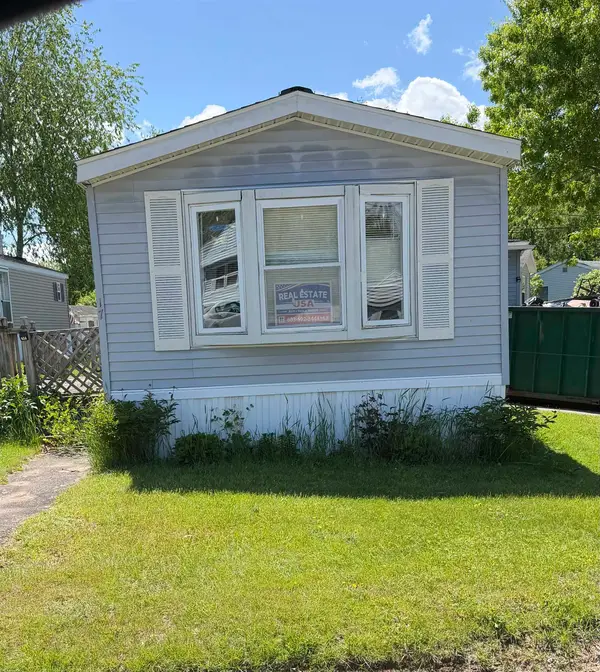 17 Wayland Circle, Exeter, NH 03833