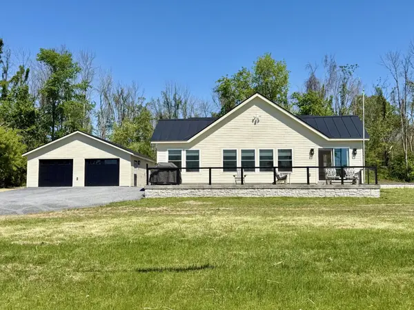 3953 West Shore Road, Alburgh, VT 05440-5609