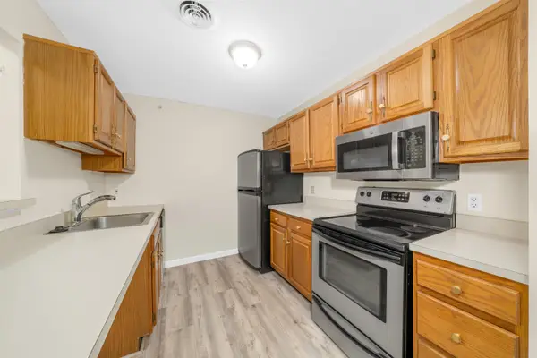 3 Bartemus Trail #202, Nashua, NH 03063
