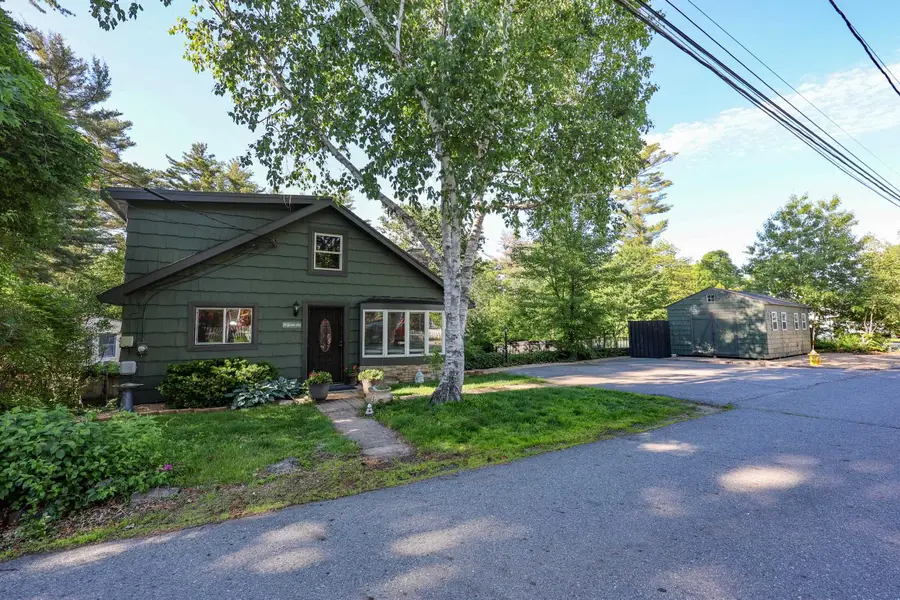 31 Grove Avenue, Salem, NH 03079 - #3