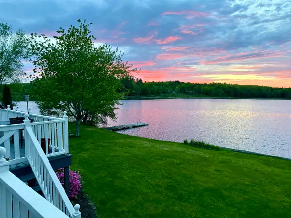 95 Lakeshore Drive, Gilmanton, NH 03227