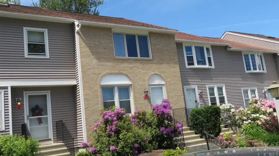 17 Oakwood Circle #2, Goffstown, NH 03045 - #3