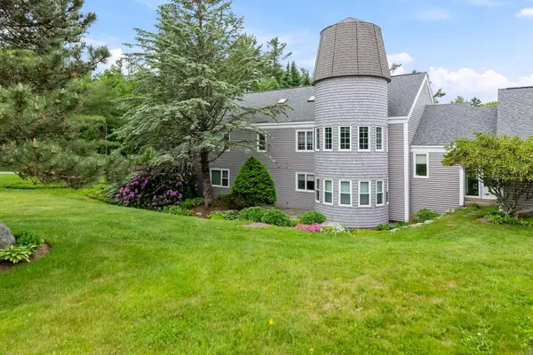 128 Hilltop Place, New London, NH 03257