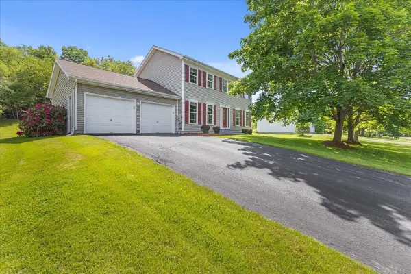 18 Fairview Drive, Essex Junction, VT 05452