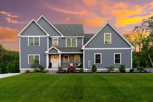 52 Stonehenge Road, Londonderry, NH 03053