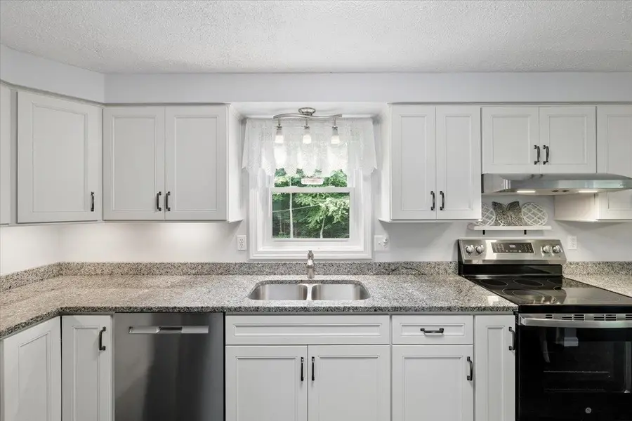 17 Almeda Lane, Hooksett, NH 03106 - #3