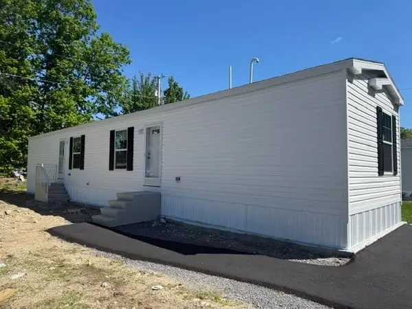 13 Noble Place, Londonderry, NH 03053