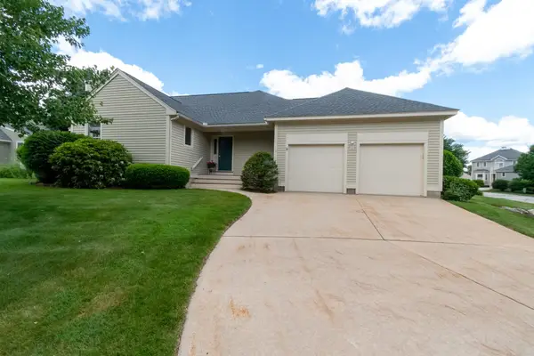 7 St Andrews Drive, Bedford, NH 03110