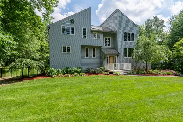 6 Summer Drive, Londonderry, NH 03053