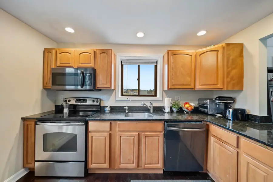 69 Bayberry Lane, Londonderry, NH 03053 - #3