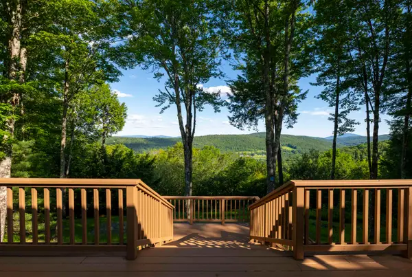 589 Fairbanks Turn, Hartford, VT 05059