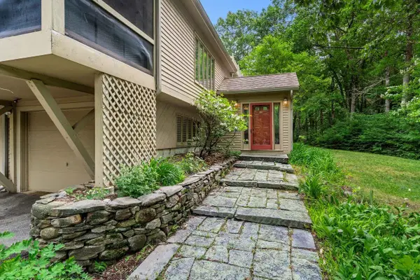 9 Pavillion Road, Amherst, NH 03031