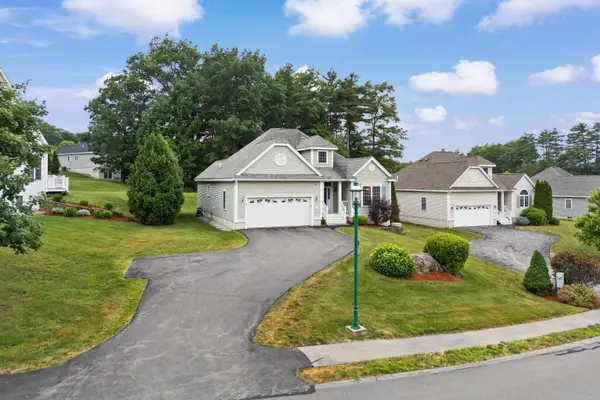 28 Saint Andrews Way, Londonderry, NH 03053