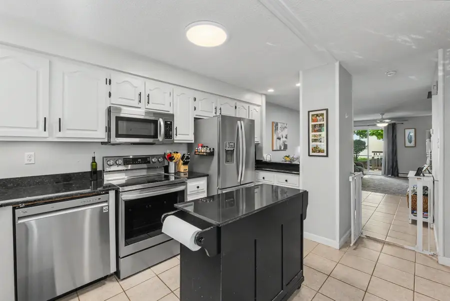 4 Granite Circle, Merrimack, NH 03054 - #2