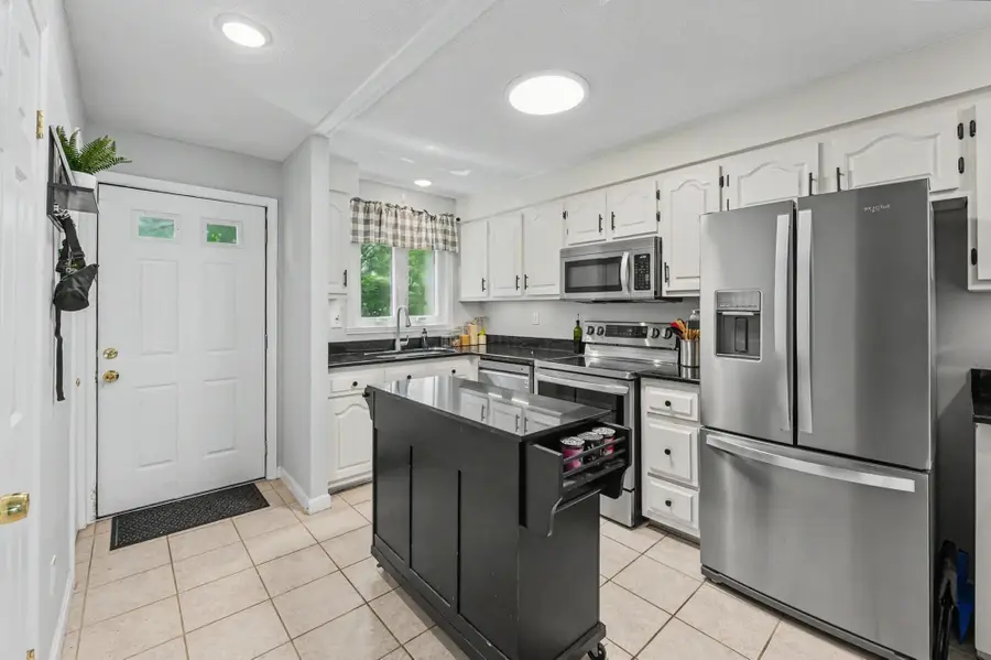 4 Granite Circle, Merrimack, NH 03054 - #3