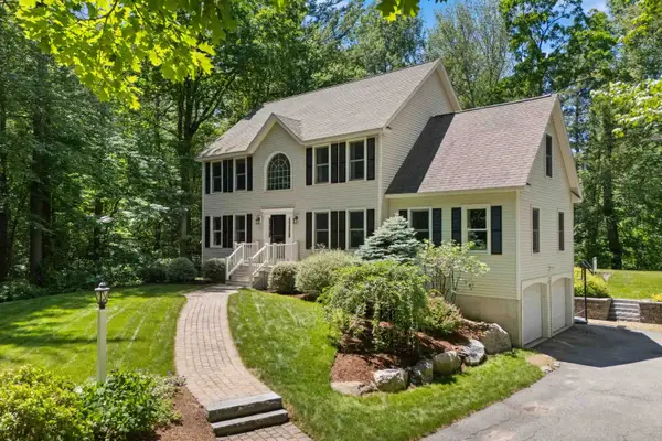 7 Premier Drive, Londonderry, NH 03053