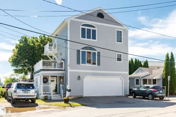 5 Viking Street, Hampton, NH 03842