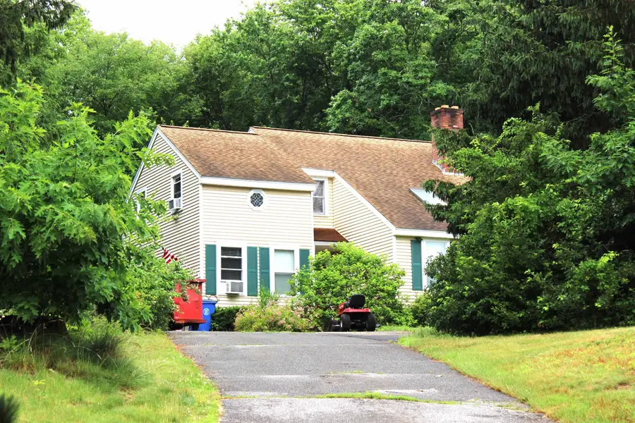 1-A Karen Lane, Londonderry, NH 03053 - #2