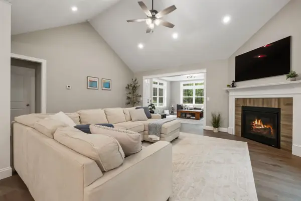 5 Hamilton Court, Bow, NH 03304