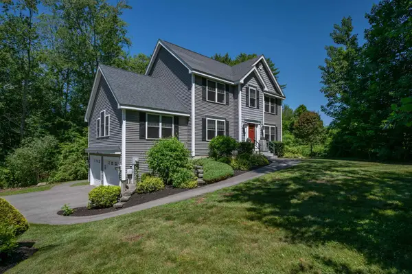 7 N Salem Road, Hampstead, NH 03841